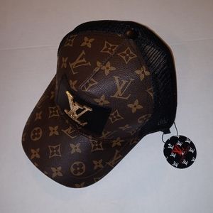 🔥louie v hat🔥 brand new never used